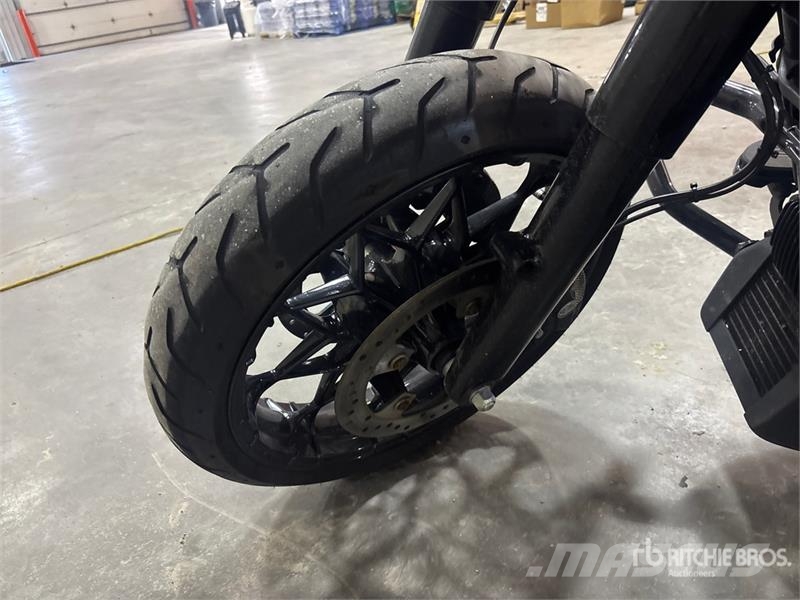 Harley-Davidson Street Glide 114 cid Cruiser Bike Personbilar