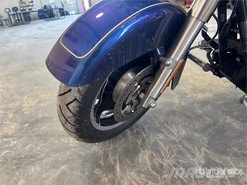 Harley-Davidson Street Glide Sport Touring Bike Automobili