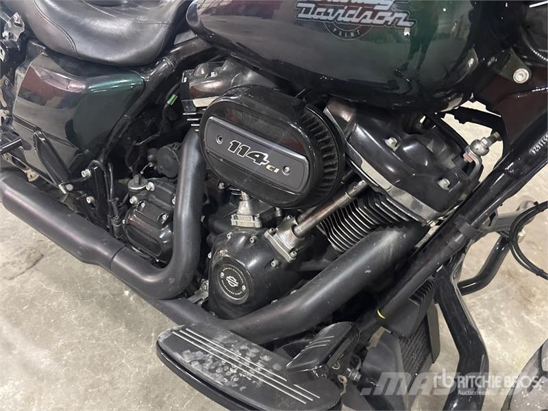 Harley-Davidson Street Glide 114 cid Cruiser Bike Personbilar