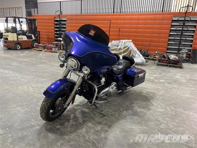 Harley-Davidson Street Glide Sport Touring Bike Automobili