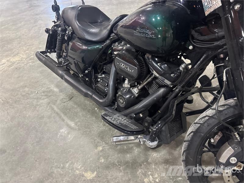 Harley-Davidson Street Glide 114 cid Cruiser Bike Personbilar