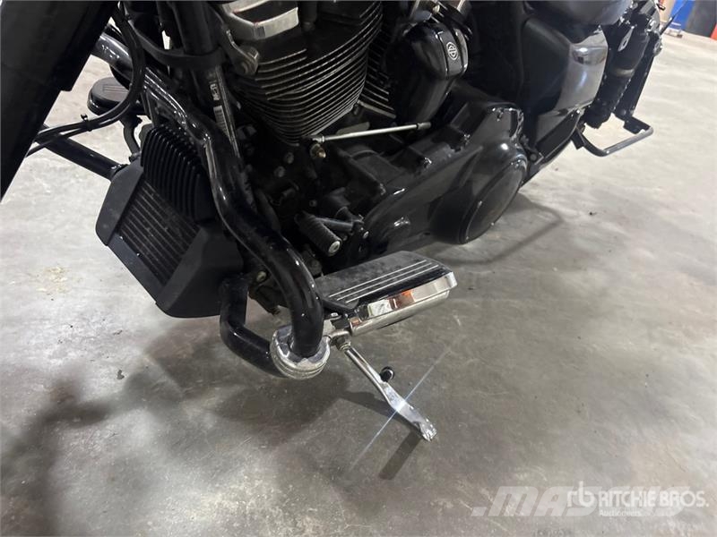 Harley-Davidson Street Glide 114 cid Cruiser Bike Personbilar