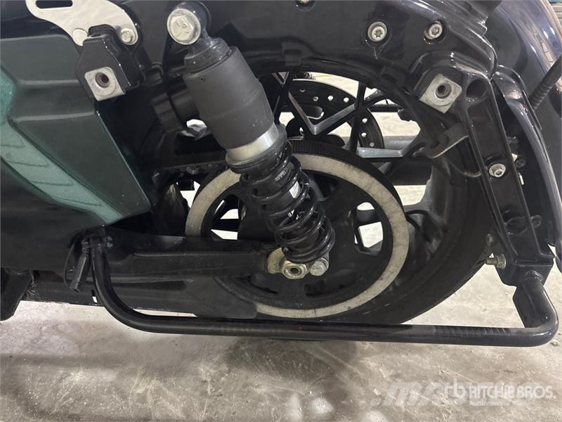 Harley-Davidson Street Glide 114 cid Cruiser Bike Personbilar