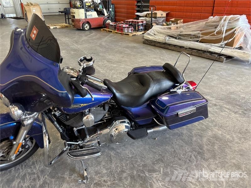 Harley-Davidson Street Glide Sport Touring Bike Automobili