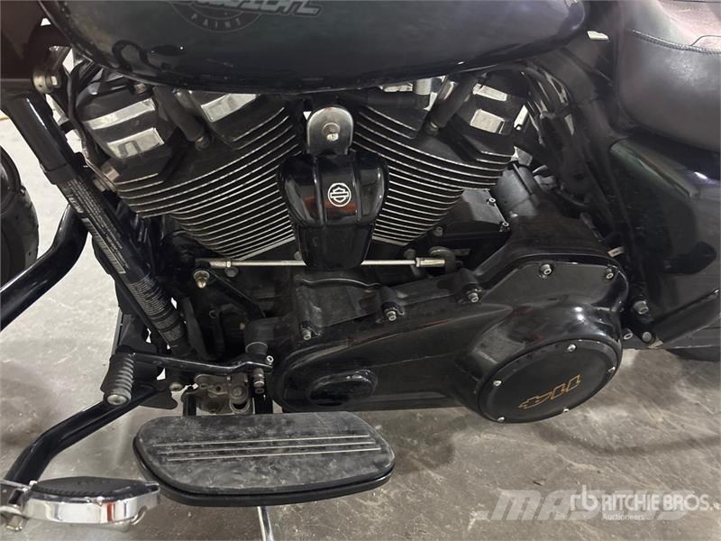 Harley-Davidson Street Glide 114 cid Cruiser Bike Personbilar