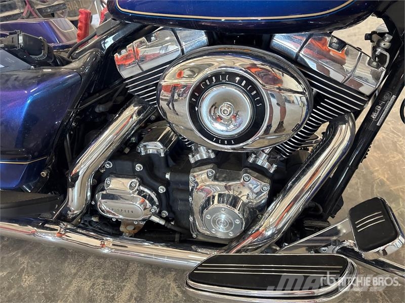 Harley-Davidson Street Glide Sport Touring Bike Automobili