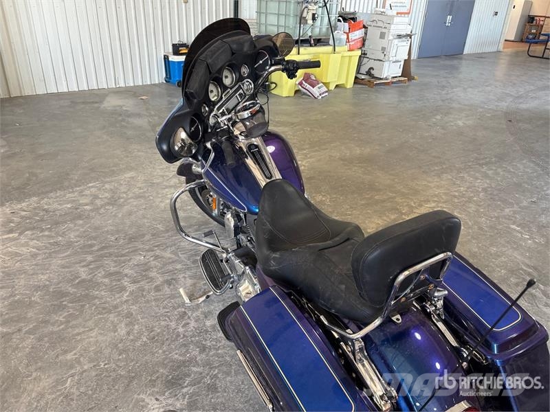 Harley-Davidson Street Glide Sport Touring Bike Automobili