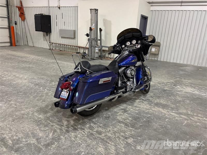 Harley-Davidson Street Glide Sport Touring Bike Automobili