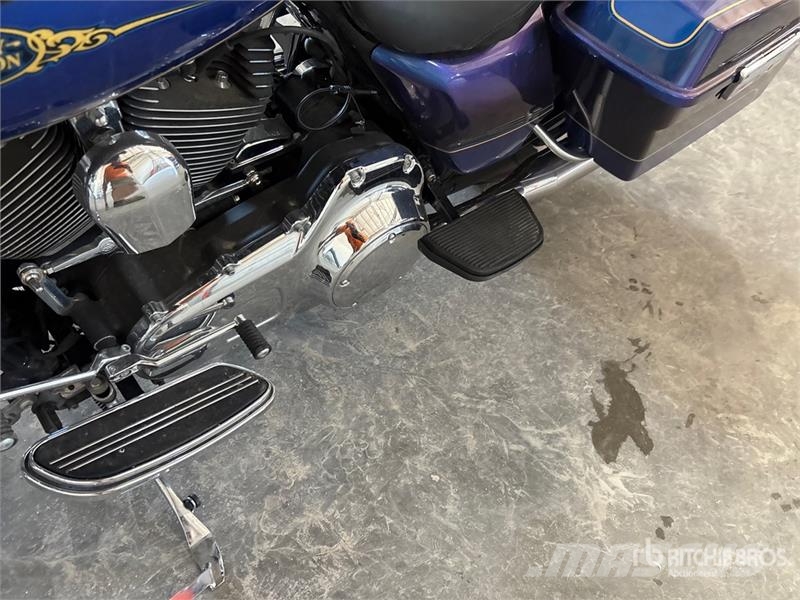 Harley-Davidson Street Glide Sport Touring Bike Automobili