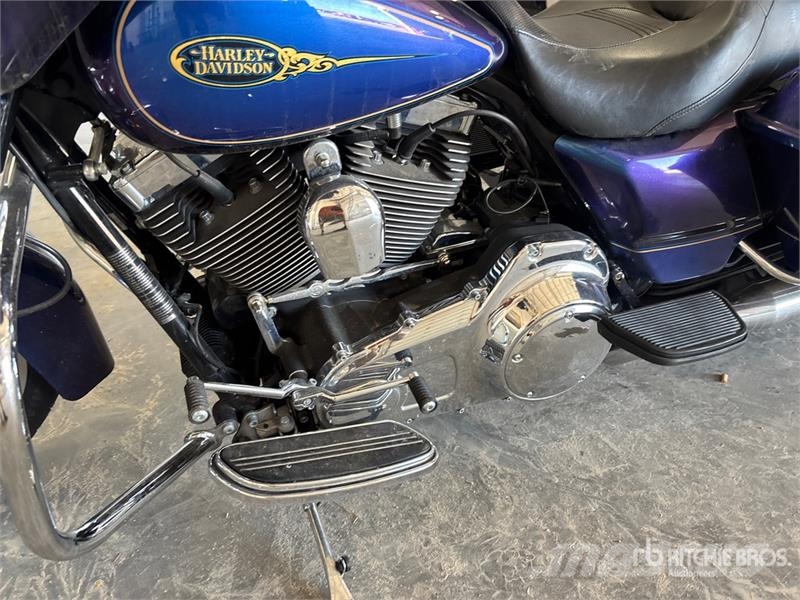 Harley-Davidson Street Glide Sport Touring Bike Automobili