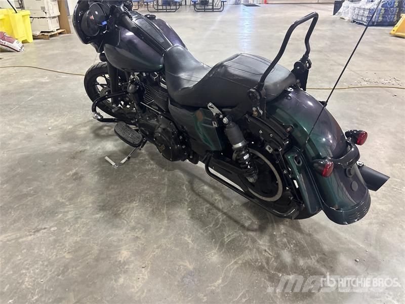 Harley-Davidson Street Glide 114 cid Cruiser Bike Personbilar