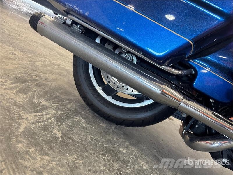 Harley-Davidson Street Glide Sport Touring Bike Automobili