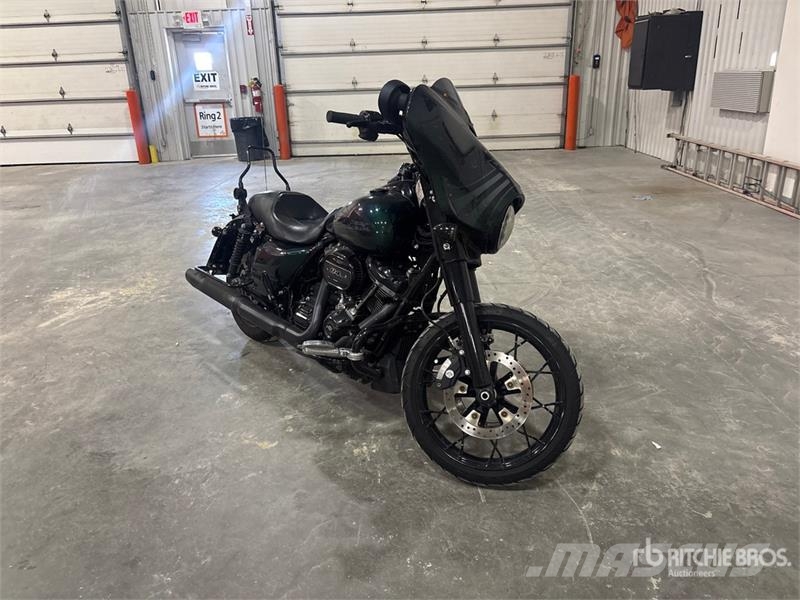 Harley-Davidson Street Glide 114 cid Cruiser Bike Personbilar