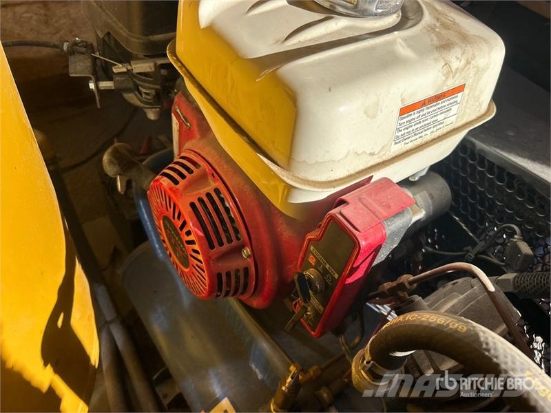Haulmark GRHD8516T3 T/A Fuel and Lube Trailer Prikolice cisterne