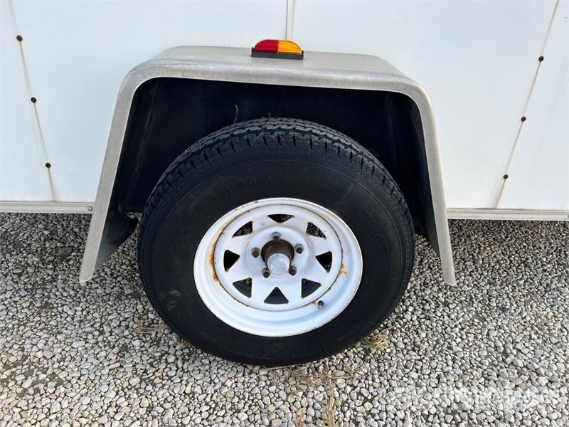 Haulmark HLC5X10DS 10 ft S/A Enclosed Trailer Skříňové přívěsy
