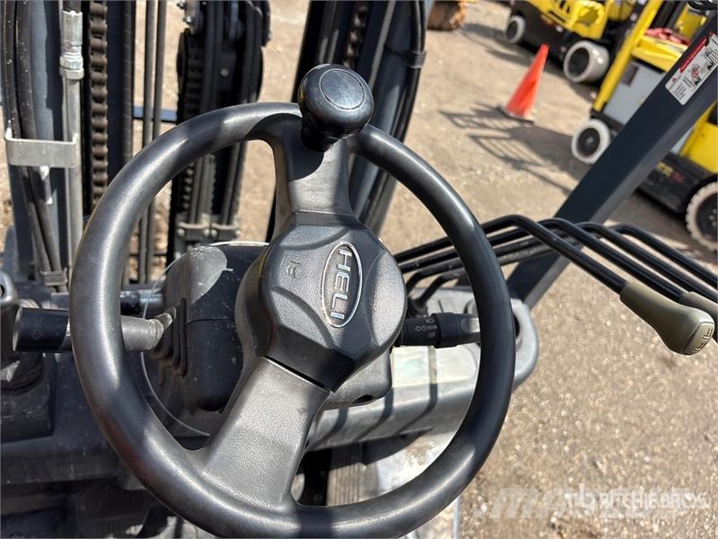 Heli CPYD25C-KU1H 4520 lb Pneumatic Tire Forklift شاحنات ذات رافعات شوكية - أخرى