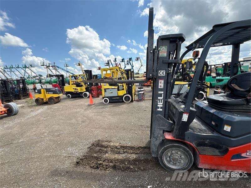 Heli CPYD25C-KU1H 4520 lb Pneumatic Tire Forklift شاحنات ذات رافعات شوكية - أخرى