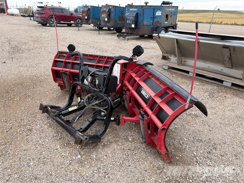 Hiniker 8 ft Power-V Snow Plow Lumiaurat