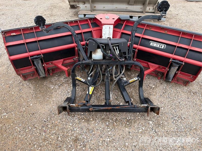 Hiniker 8 ft Power-V Snow Plow Lumiaurat