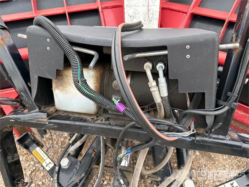 Hiniker 8 ft Power-V Snow Plow Lumiaurat