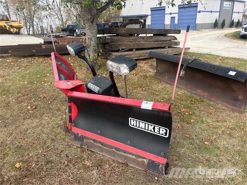 Hiniker 9 ft Power-V Snow Plow - Fits Pickup 刮雪板和犁