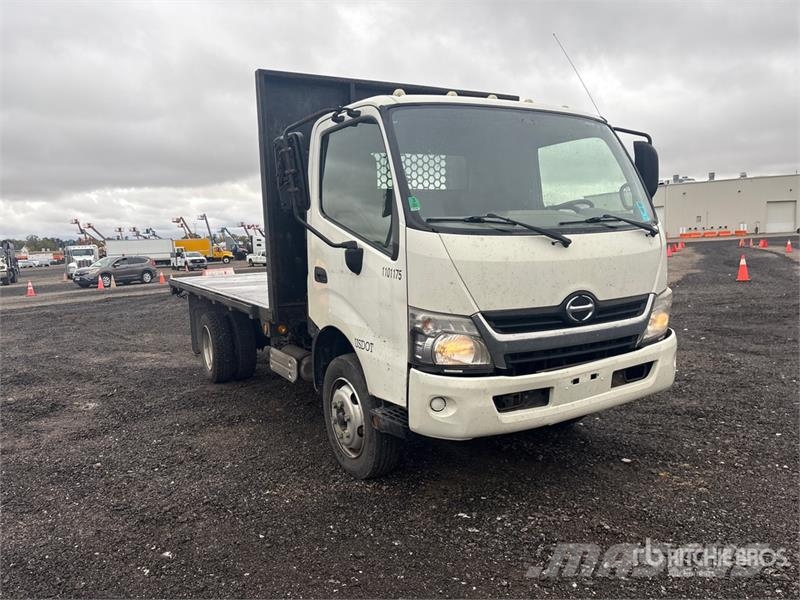 Hino 195 Platformas/izkraušana no sāniem