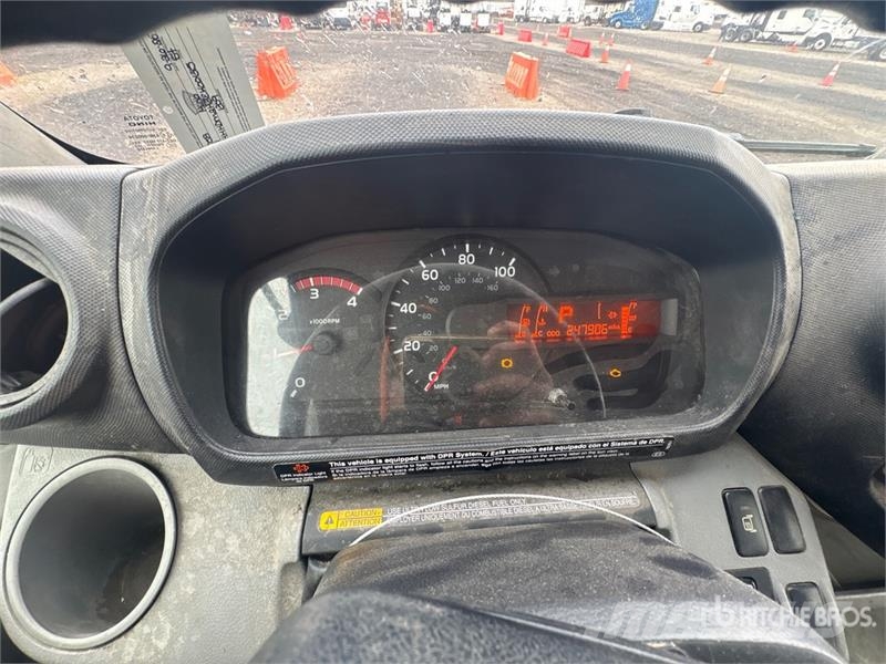 Hino 195 Platformas/izkraušana no sāniem