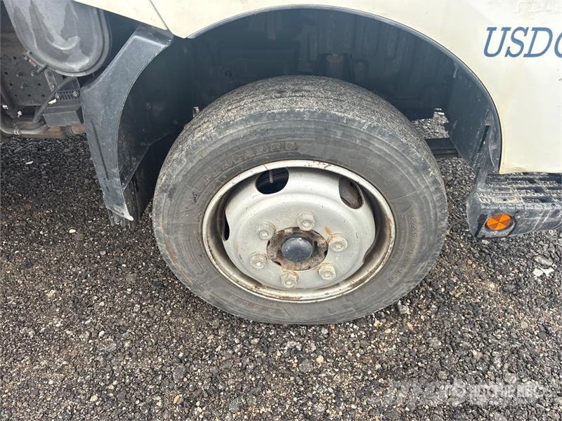 Hino 195 Platformas/izkraušana no sāniem