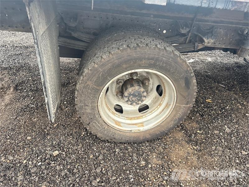 Hino 195 Platformas/izkraušana no sāniem