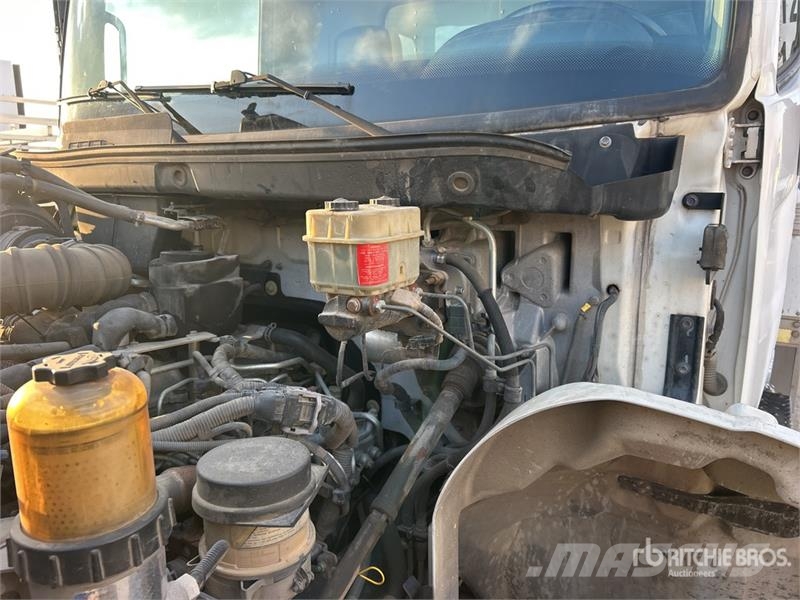Hino 268 شاحنات ذات هيكل صندوقي