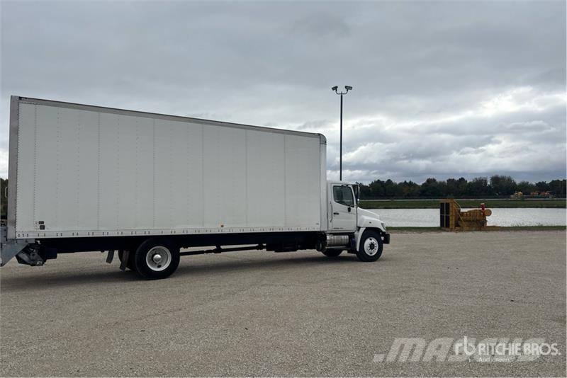 Hino 268 شاحنات ذات هيكل صندوقي