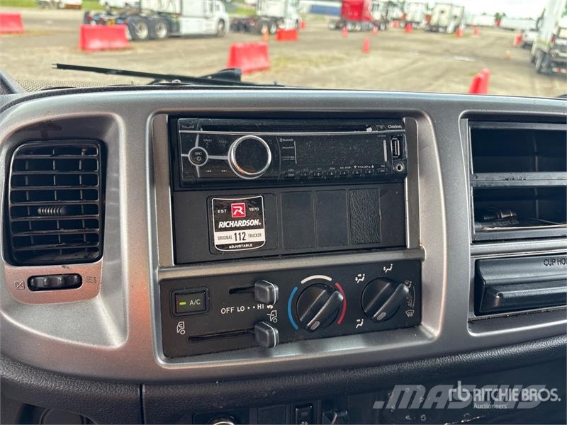 Hino 268 شاحنات ذات هيكل صندوقي