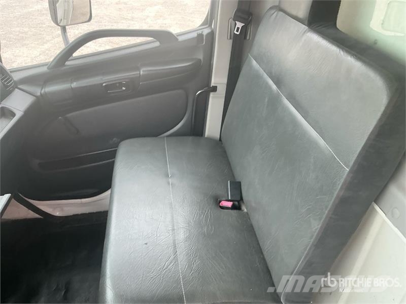 Hino 268 貨箱式卡車