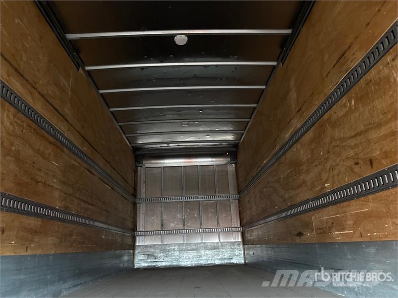 Hino 268 شاحنات ذات هيكل صندوقي