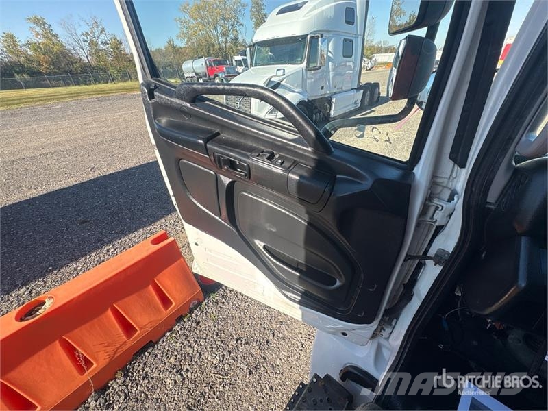 Hino 268 Грузовики-Фургоны