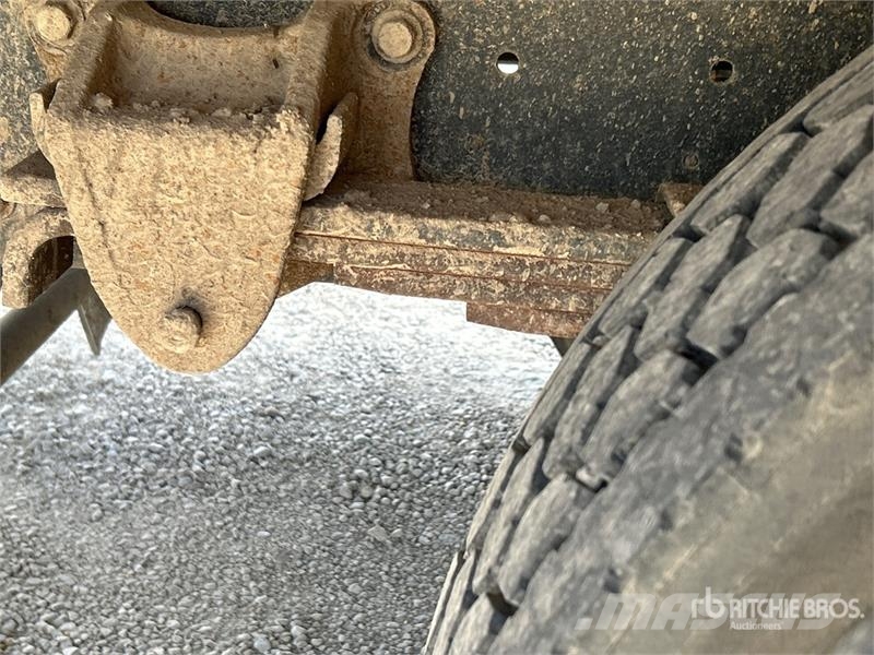 Hino 268 شاحنات ذات هيكل صندوقي