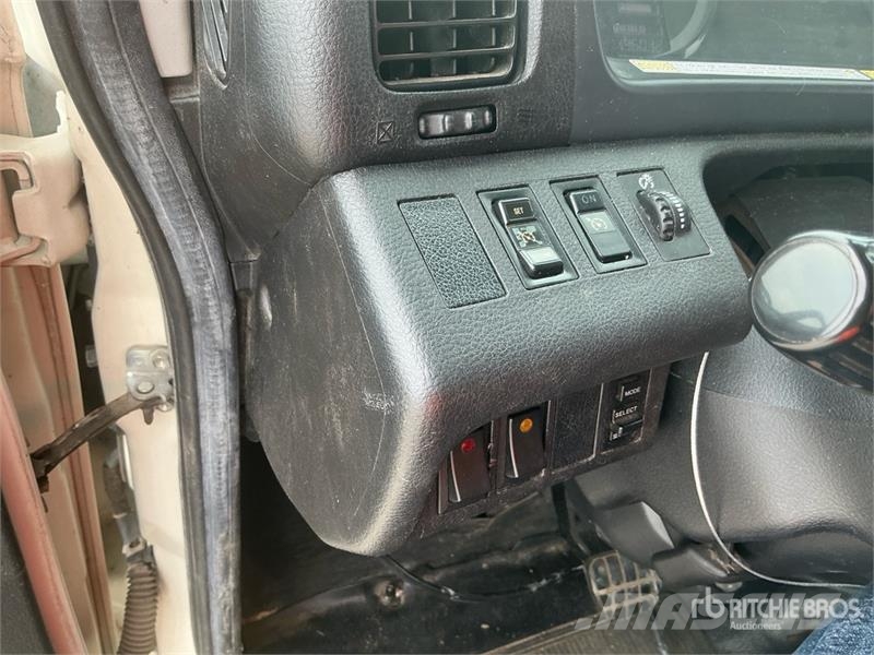 Hino 268 貨箱式卡車