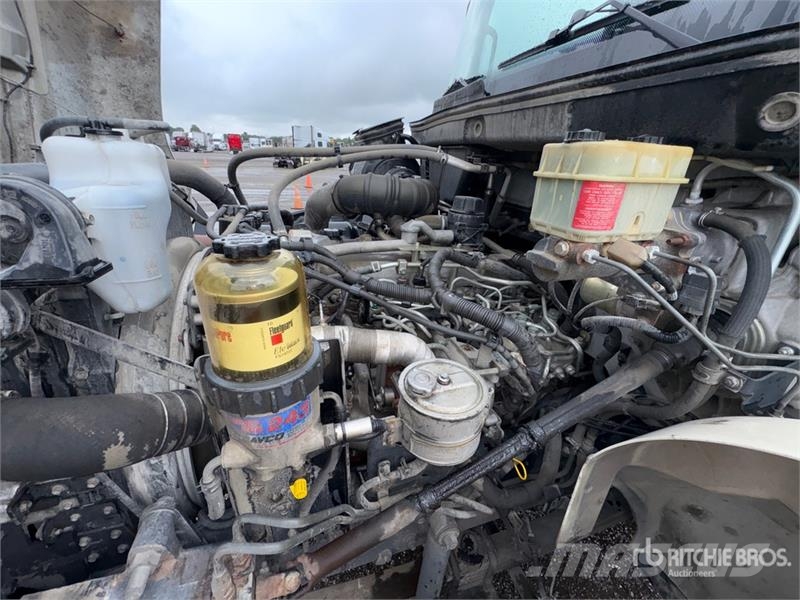 Hino 268 شاحنات ذات هيكل صندوقي