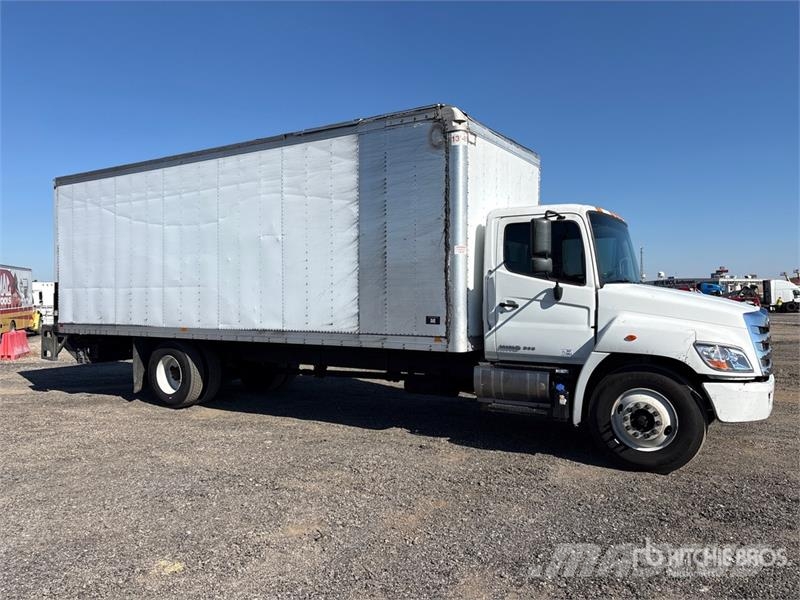 Hino 268 Camiones con caja de remolque