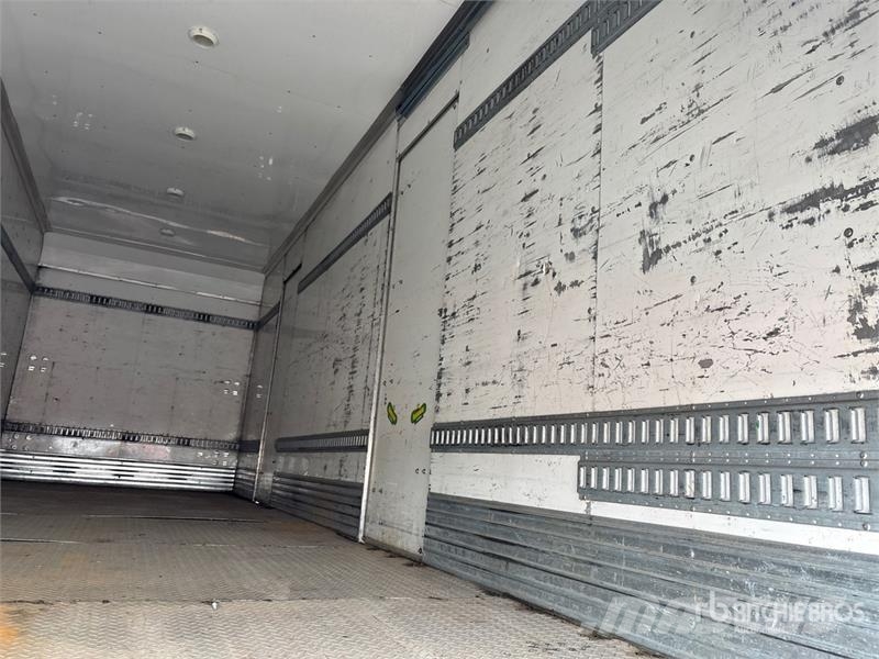 Hino 268 شاحنات ذات هيكل صندوقي