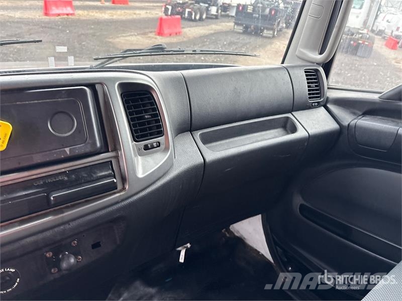 Hino 268 شاحنات ذات هيكل صندوقي