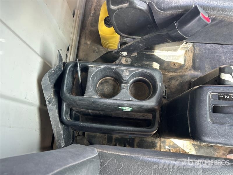 Hino 268 شاحنات ذات هيكل صندوقي