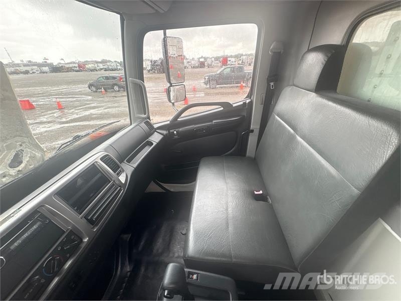 Hino 268 شاحنات ذات هيكل صندوقي