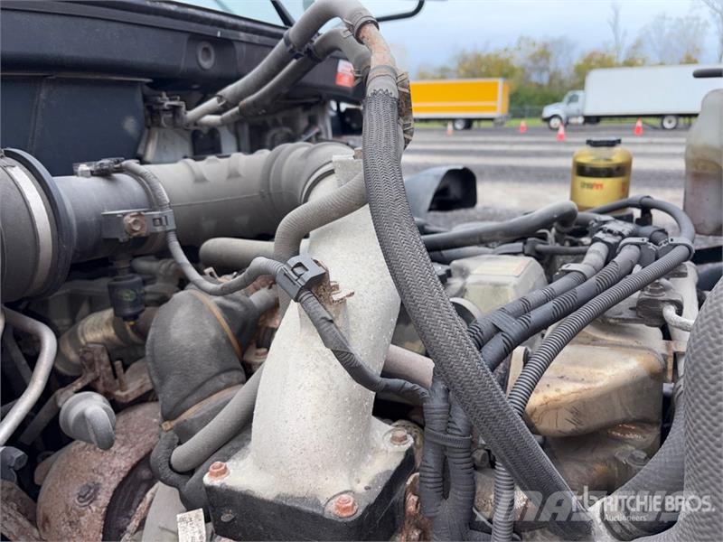 Hino 268 شاحنات ذات هيكل صندوقي