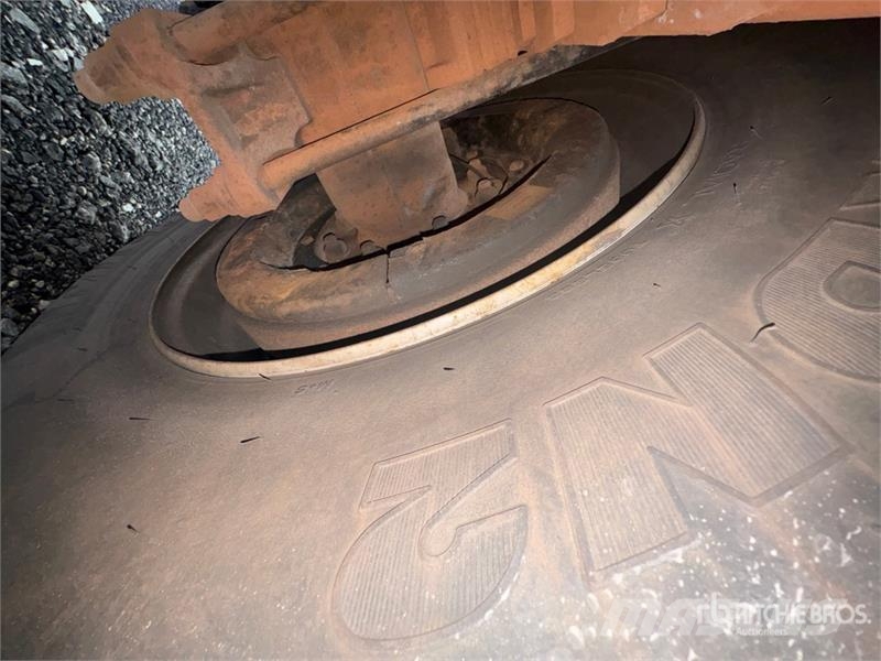 Hino 268 شاحنات ذات هيكل صندوقي