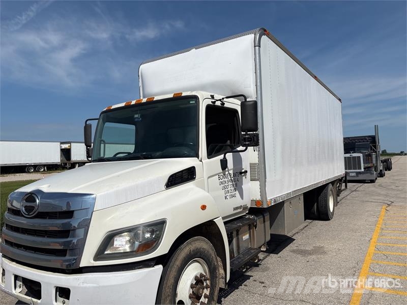 Hino 268 شاحنات ذات هيكل صندوقي