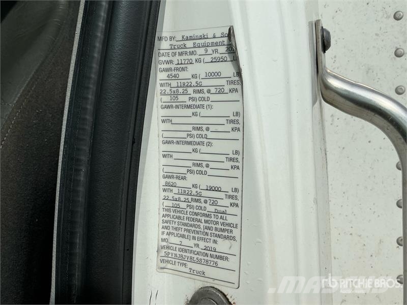 Hino 268 Camiões de caixa fechada