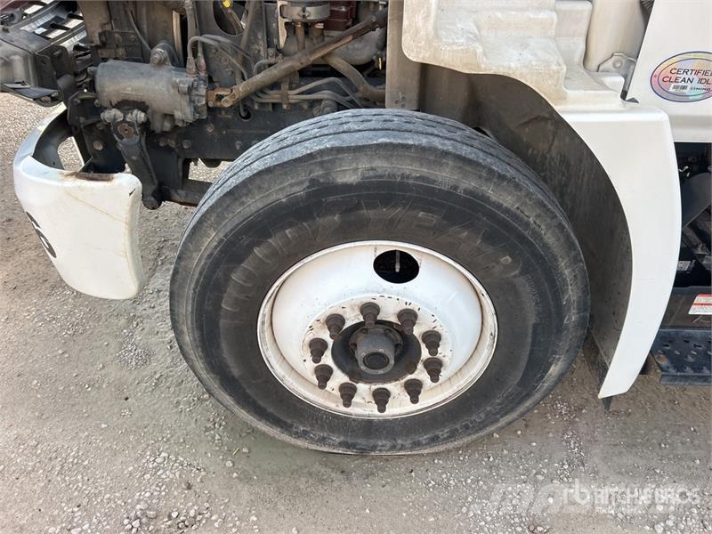 Hino 268 شاحنات ذات هيكل صندوقي