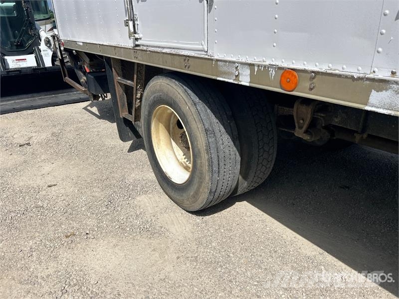 Hino 268 شاحنات ذات هيكل صندوقي
