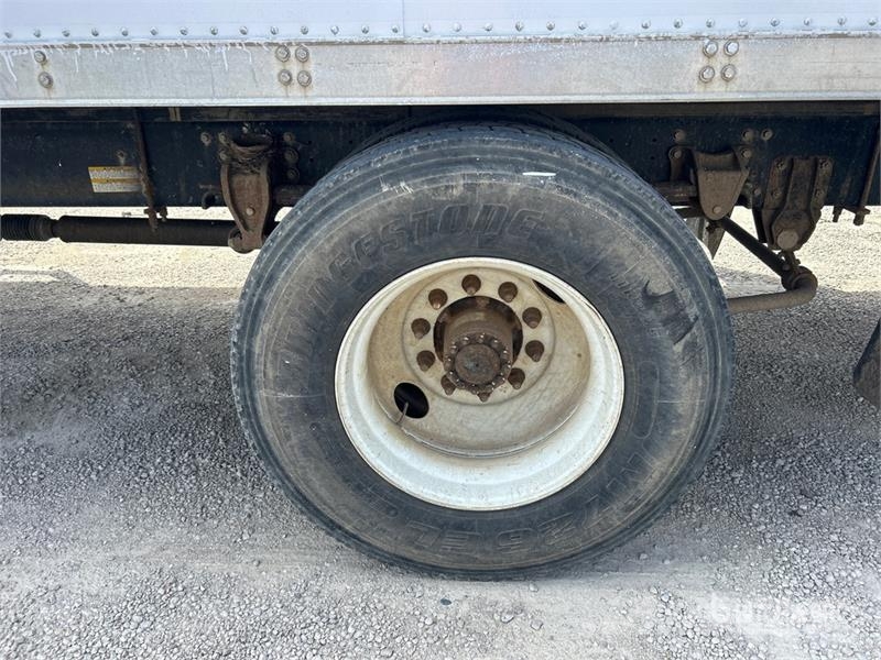 Hino 268 شاحنات ذات هيكل صندوقي